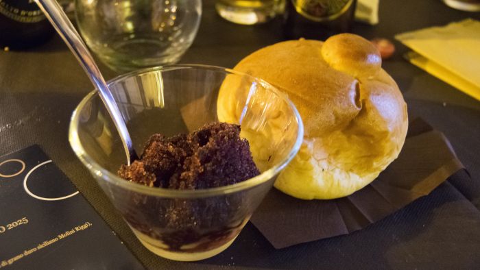 Granita siciliana con brioche col tuppo